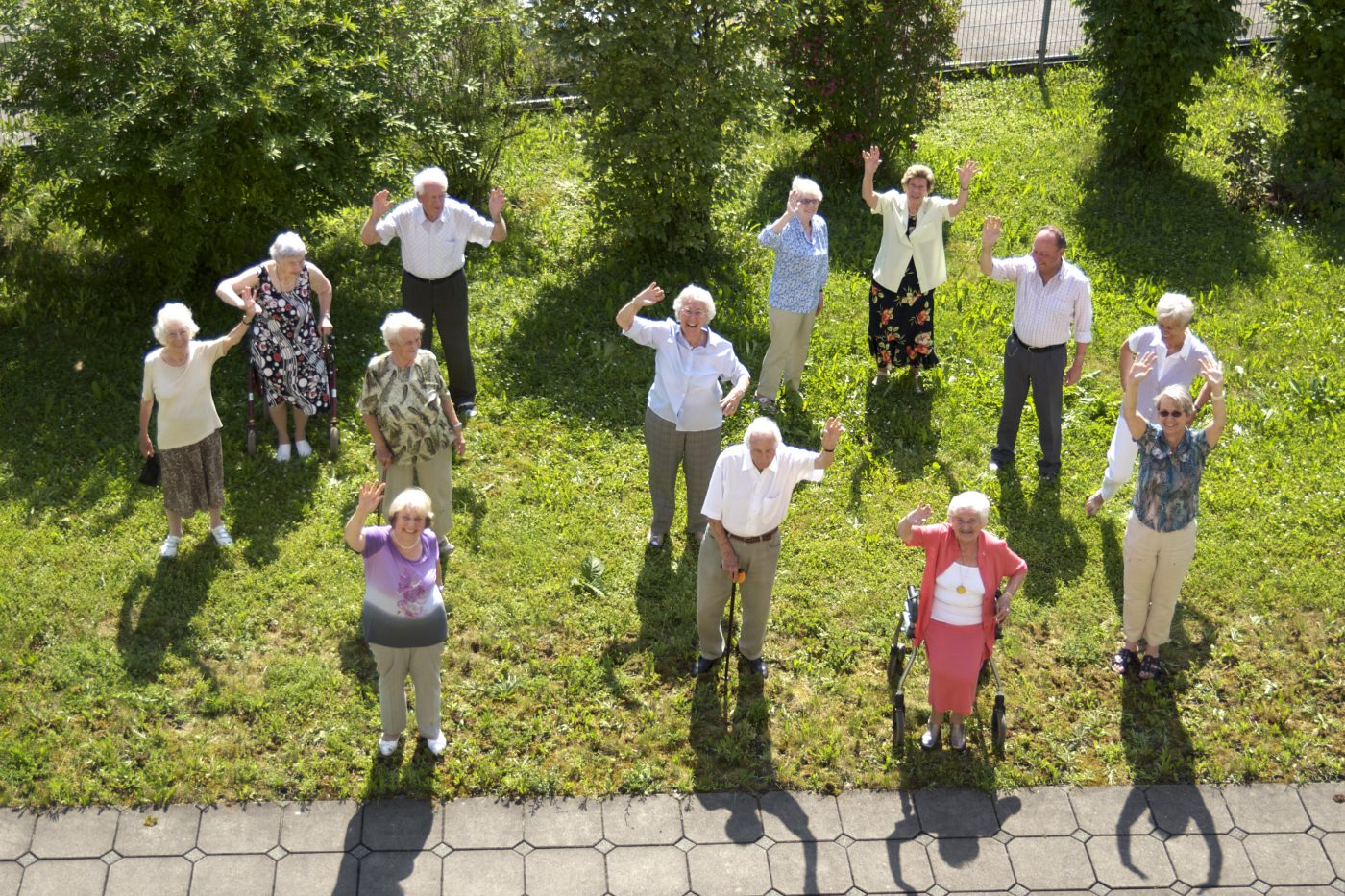 Unsere Senioren und Seniorinnen im Garten